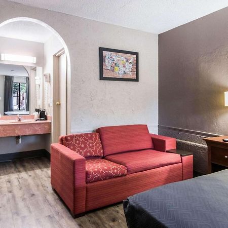 Econo Lodge Gainesville Exteriör bild